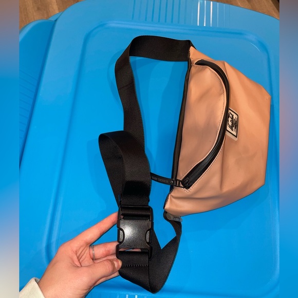 Herschel Supply Co Weather Resistant Hip Pack - Picture 7 of 9